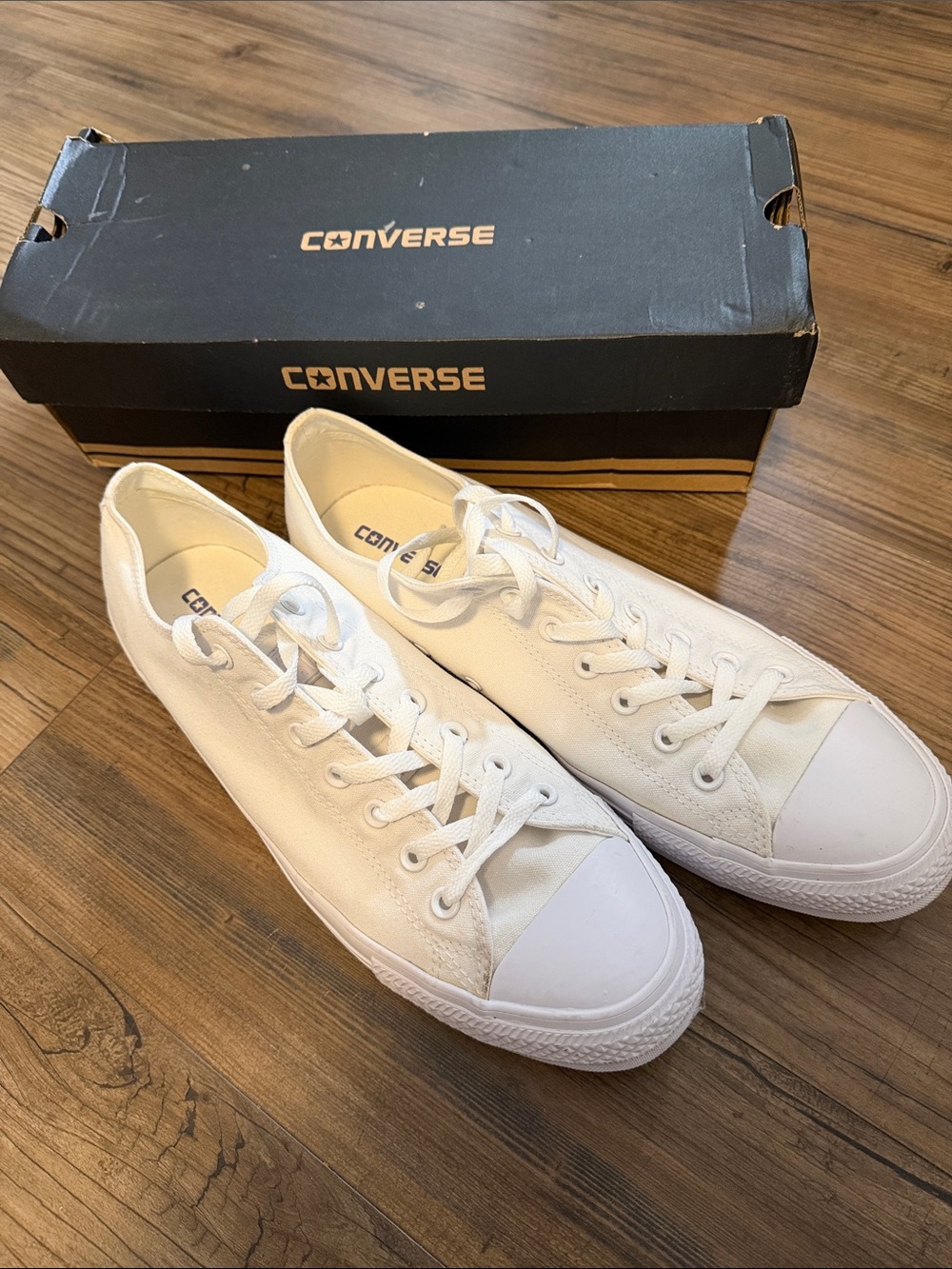 Converse mens White Monochrome Low-Top Sneakers like new!!